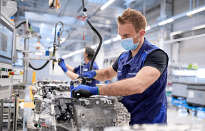 Imagem ilustrativa da notícia: BMW inicia produção de baterias e módulos para iX e i4