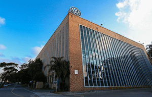 Imagem ilustrativa da notícia: Volkswagen amplia paradas em meio à crise dos chips