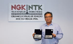 Imagem ilustrativa da notícia: NGK recebe placas do Prêmio AutoData