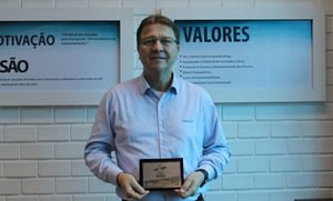 Imagem ilustrativa da notícia: Librelato recebe a placa do Prêmio AutoData