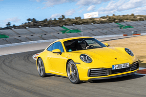 Imagem ilustrativa da notícia: Porsche bate recorde e avança na eletrificação