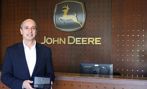 Imagem ilustrativa da notícia: John Deere recebe placa do Prêmio AutoData