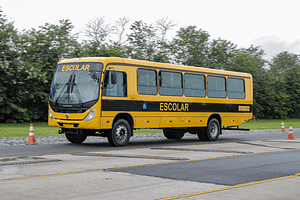 Imagem ilustrativa da notícia: Caminho da Escola segura venda de chassis, mas produção cai