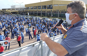 Imagem ilustrativa da notícia: Renault e sindicato discutem solução para PDV no Paraná