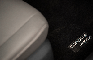 Imagem ilustrativa da notícia: Toyota transforma EPIs em carpetes antirruído do Corolla