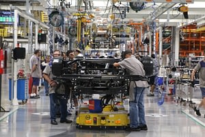 Imagem ilustrativa da notícia: Escassez de semicondutores obriga Mercedes-Benz a colocar 5 mil trabalhadores em férias coletivas