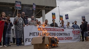 Imagem ilustrativa da notícia: Sindicato consegue liminar que anula demissões da Caoa Chery