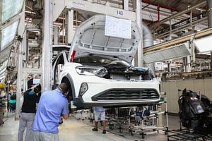 Imagem ilustrativa da notícia: Produção de veículos cresce pela primeira vez no ano