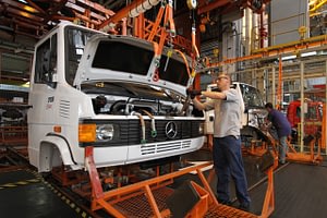 Imagem ilustrativa da notícia: Mercado de caminhões deverá terminar o ano empatado com 2021