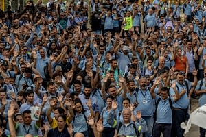 Imagem ilustrativa da notícia: Trabalhadores da GM em São José dos Campos protestam após demissões