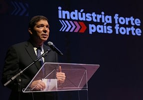 Imagem ilustrativa da notícia: No curto prazo juros e impostos são os vilões da indústria de transformação