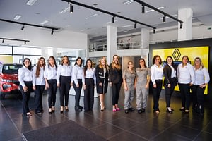 Imagem ilustrativa da notícia: Rede Renault inaugura concessionária formada só por mulheres