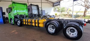 Imagem ilustrativa da notícia: Scania apresenta novo caminhão a gás com autonomia de 900 quilômetros