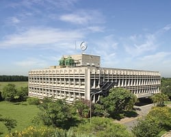 Imagem ilustrativa da notícia: Justiça do Trabalho condena Mercedes-Benz a pagar R$ 40 milhões por dano moral coletivo