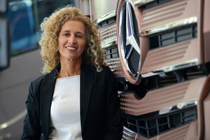 Imagem ilustrativa da notícia: Erica Daumichen é a nova diretora de produção de caminhões da Mercedes-Benz