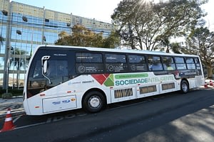 Imagem ilustrativa da notícia: Ônibus Scania movido a gás roda em Ponta Grossa