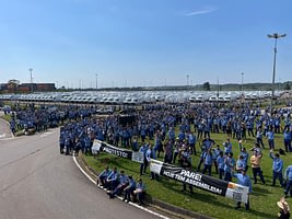 Imagem ilustrativa da notícia: Metalúrgicos interrompem produção na Renault por segurança na linha