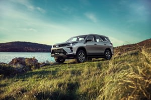 Imagem ilustrativa da notícia: Toyota SW4 ganha nova versão de entrada com mudanças visuais