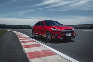 Imagem ilustrativa da notícia: Mustang Mach E é puro-sangue esportivo eletrizante