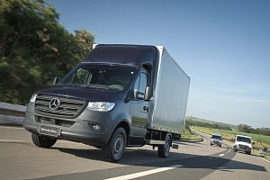 Imagem ilustrativa da notícia: Mercedes-Benz apresenta Sprinter com baú feito de garrafas PET