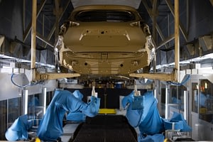 Imagem ilustrativa da notícia: Oito novos robôs são instalados na fábrica da Nissan em Resende
