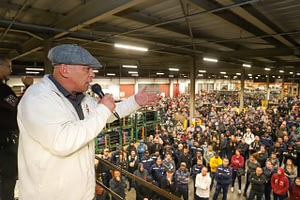 Imagem ilustrativa da notícia: Trabalhadores da Mercedes-Benz conquistam aumento real de 2% em São Bernardo