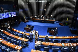 Imagem ilustrativa da notícia: Relator retira o jabuti e Senado posterga mais uma vez a votação do Mover
