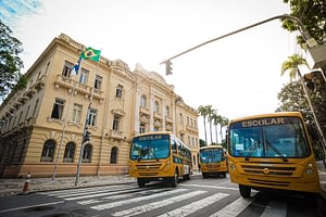 Imagem ilustrativa da notícia: Iveco Bus entrega 155 veículos do Caminho da Escola em Pernambuco
