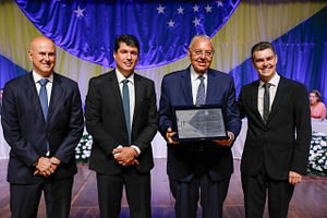 Imagem ilustrativa da notícia: Roberto Cortes recebe título de Cidadão Resendense