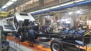 Imagem ilustrativa da notícia: Produção de caminhões dispara 40% em 2024