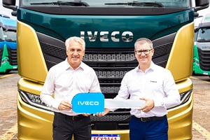 Imagem ilustrativa da notícia: Iveco acerta a maior venda do S-Way: 160 unidades para a Transzilli.
