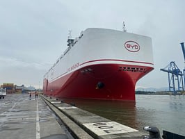 Imagem ilustrativa da notícia: Navio com mais 7 mil carros BYD desembarca no porto de Itajaí