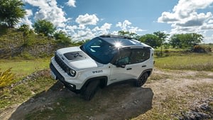 Imagem ilustrativa da notícia: Stellantis garante que Jeep Renegade seguirá em linha e lança série especial 10 anos