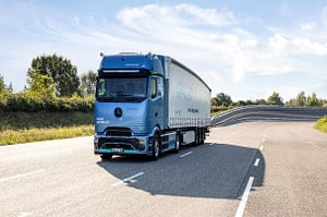 Imagem ilustrativa da notícia: Mercedes-Benz produzirá novos caminhões elétricos com base no eActros