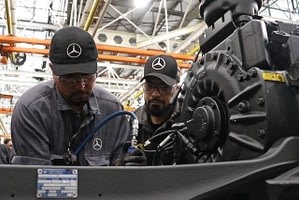 Imagem ilustrativa da notícia: Mercedes-Benz coloca 500 trabalhadores de São Bernardo em layoff