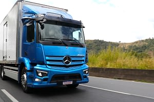Imagem ilustrativa da notícia: Mercedes-Benz eActros 400 supera recorde e roda 476 quilômetros sem recarregar