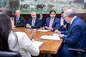 Imagem ilustrativa da notícia: Governo negocia com China liberação de chips para setor automotivo