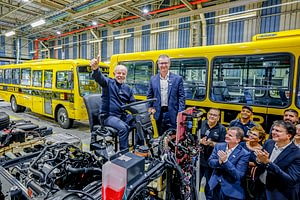 Imagem ilustrativa da notícia: Governo entrega mais 324 ônibus para o Caminho da Escola
