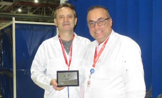 Imagem ilustrativa da notícia: Reydel recebe placa do Prêmio AutoData