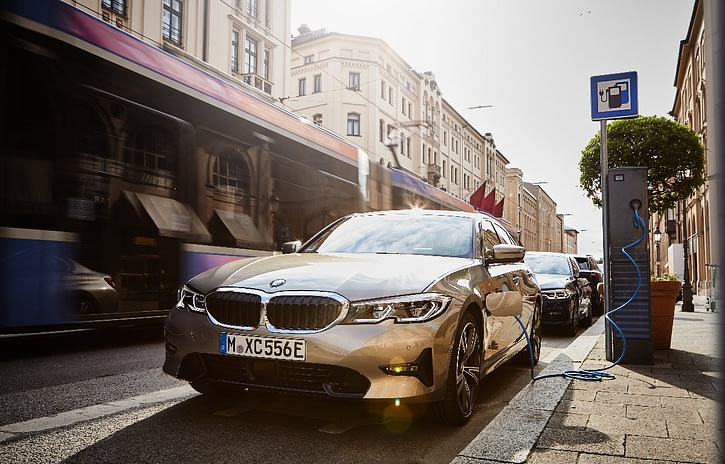 Imagem ilustrativa da notícia: BMW confirma Série 3 híbrido no Brasil