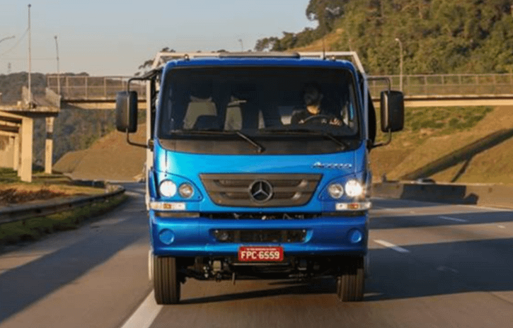 Imagem ilustrativa da notícia: Mercedes-Benz entrega primeiro caminhão vendido pela internet