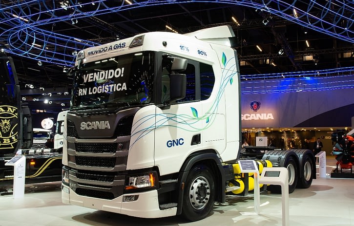 Imagem ilustrativa da notícia: Primeiro caminhão GNV	Scania foi vendido na Fenatran