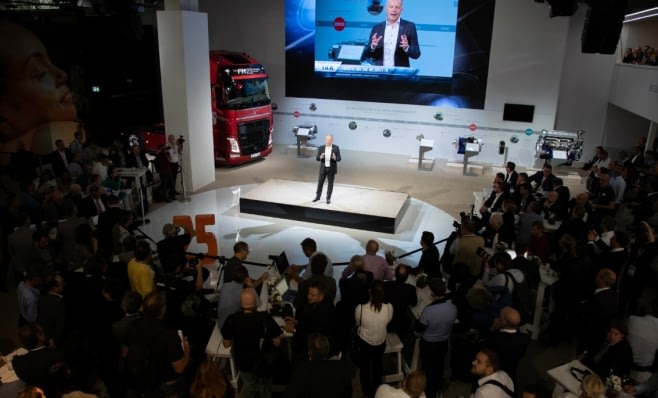 Imagem ilustrativa da notícia: Volvo celebra os 25 anos do lançamento do FH