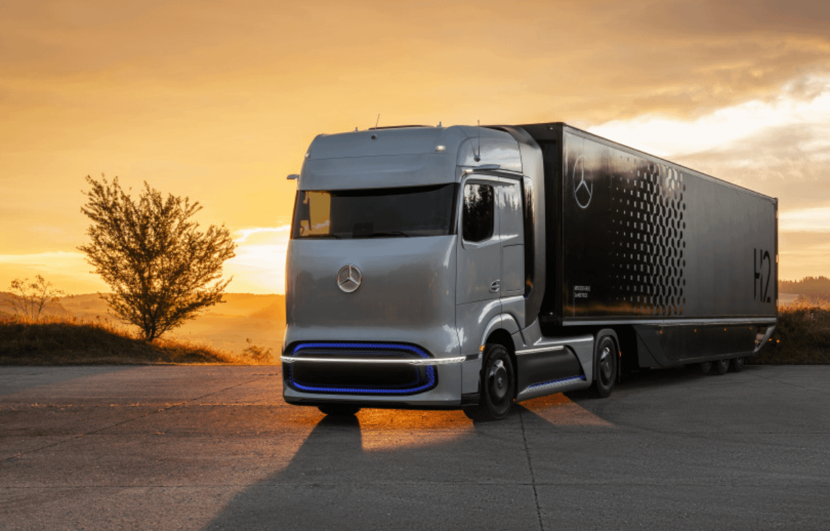 Imagem ilustrativa da notícia: Nova geração de caminhões Daimler chega em 2021