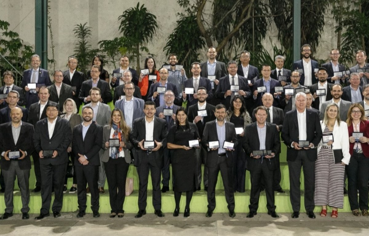 Imagem ilustrativa da notícia: Finalistas recebem placas do Prêmio AutoData 2019