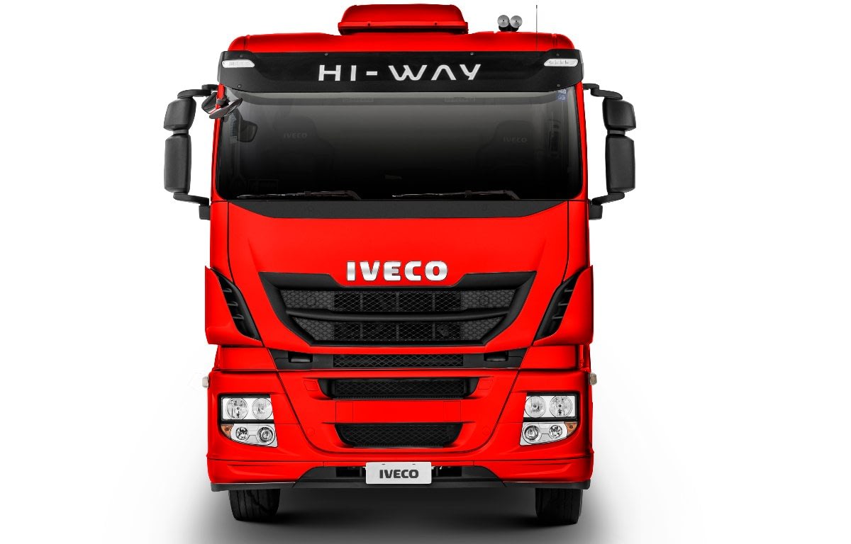 Imagem ilustrativa da notícia: Iveco entrega quinze caminhões para Paradiso Giovanella