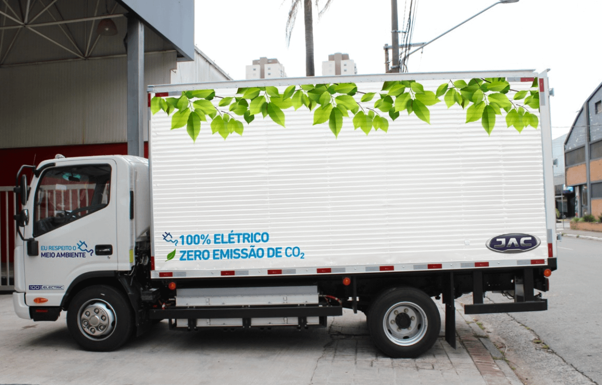Imagem ilustrativa da notícia: Jac lança caminhão iEV 1200T e picape iEV 330P