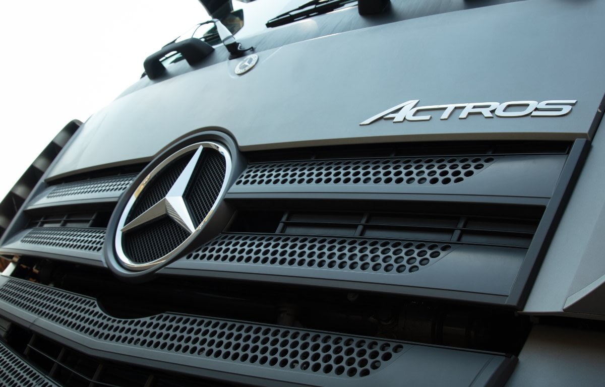 Imagem ilustrativa da notícia: Mercedes-Benz lidera mercado brasileiro de caminhões
