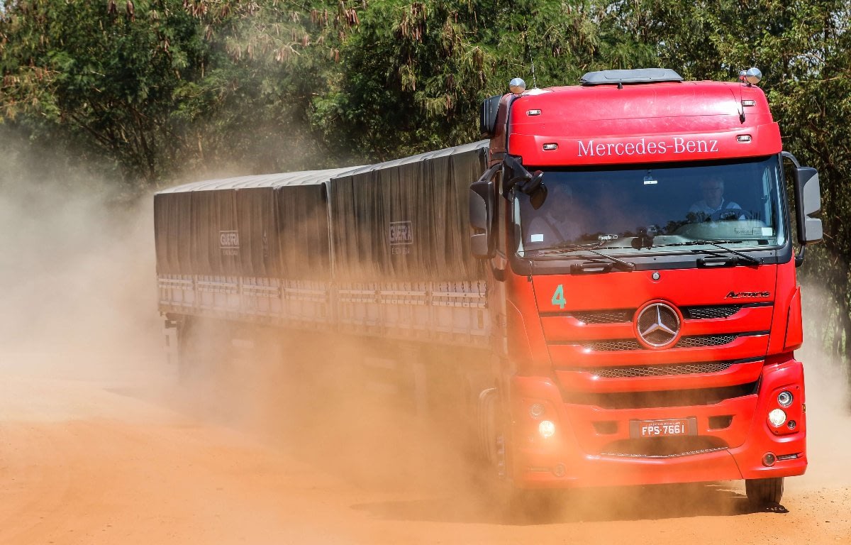 Imagem ilustrativa da notícia: Mercedes-Benz lidera vendas de caminhões no semestre