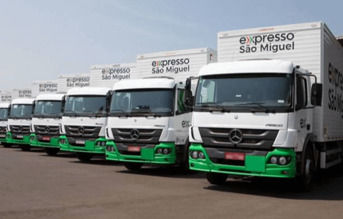 Imagem ilustrativa da notícia: Mercedes-Benz vende 77 caminhões para o Expresso São Miguel